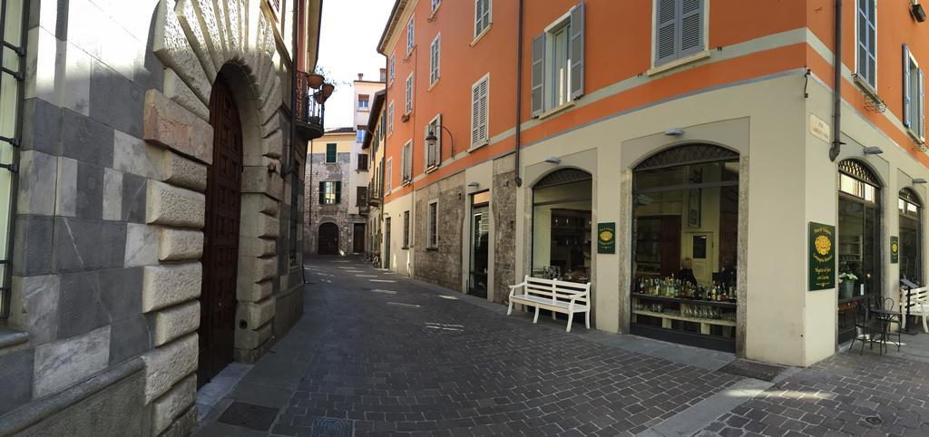 Ancient Courtyard Bonanomi In Como Historic Centre 部屋 写真