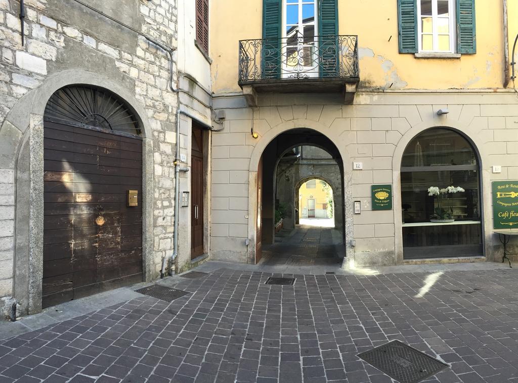 Ancient Courtyard Bonanomi In Como Historic Centre 部屋 写真